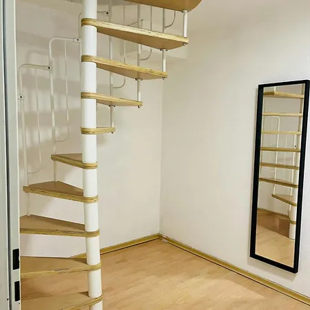 Apartment Central And Spacious Apartment For 6